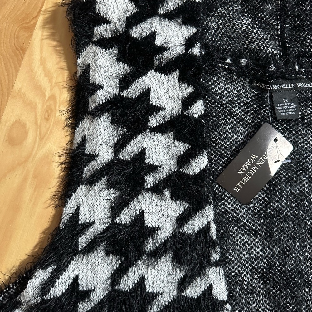 3x soft black and white vest. Nice long length. - Picture 6 of 9